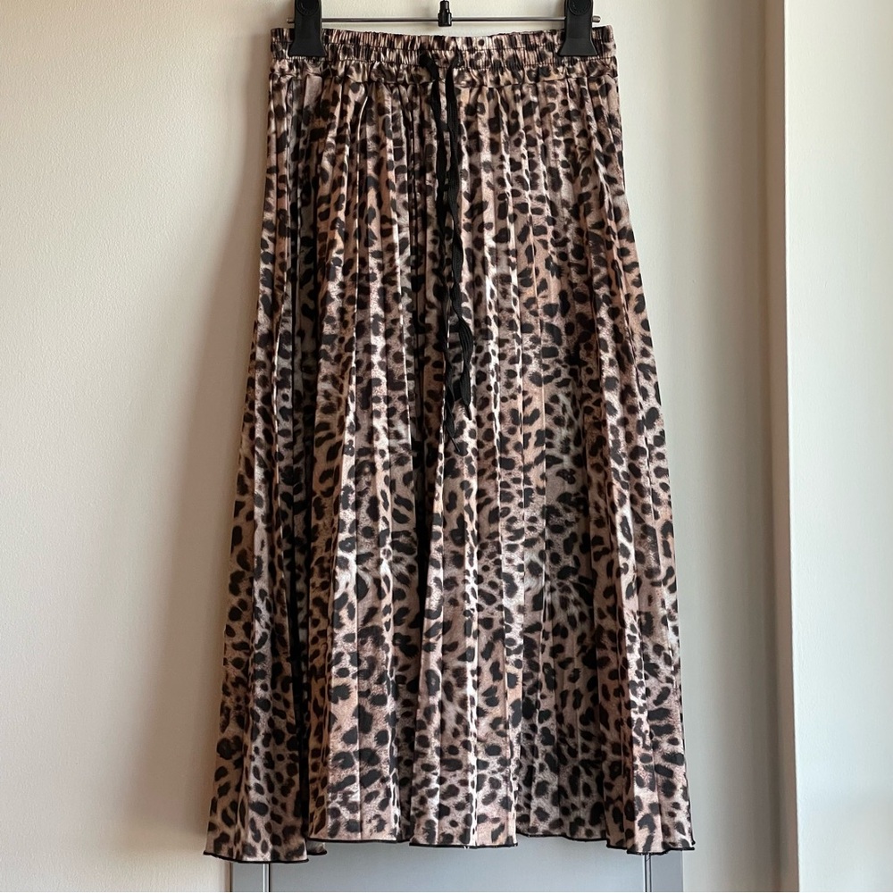 NWOT Leopard Print Pleated Max Skirt